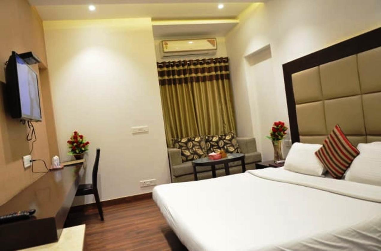 Hotel Vipul Grand Gurgaon Exterior photo