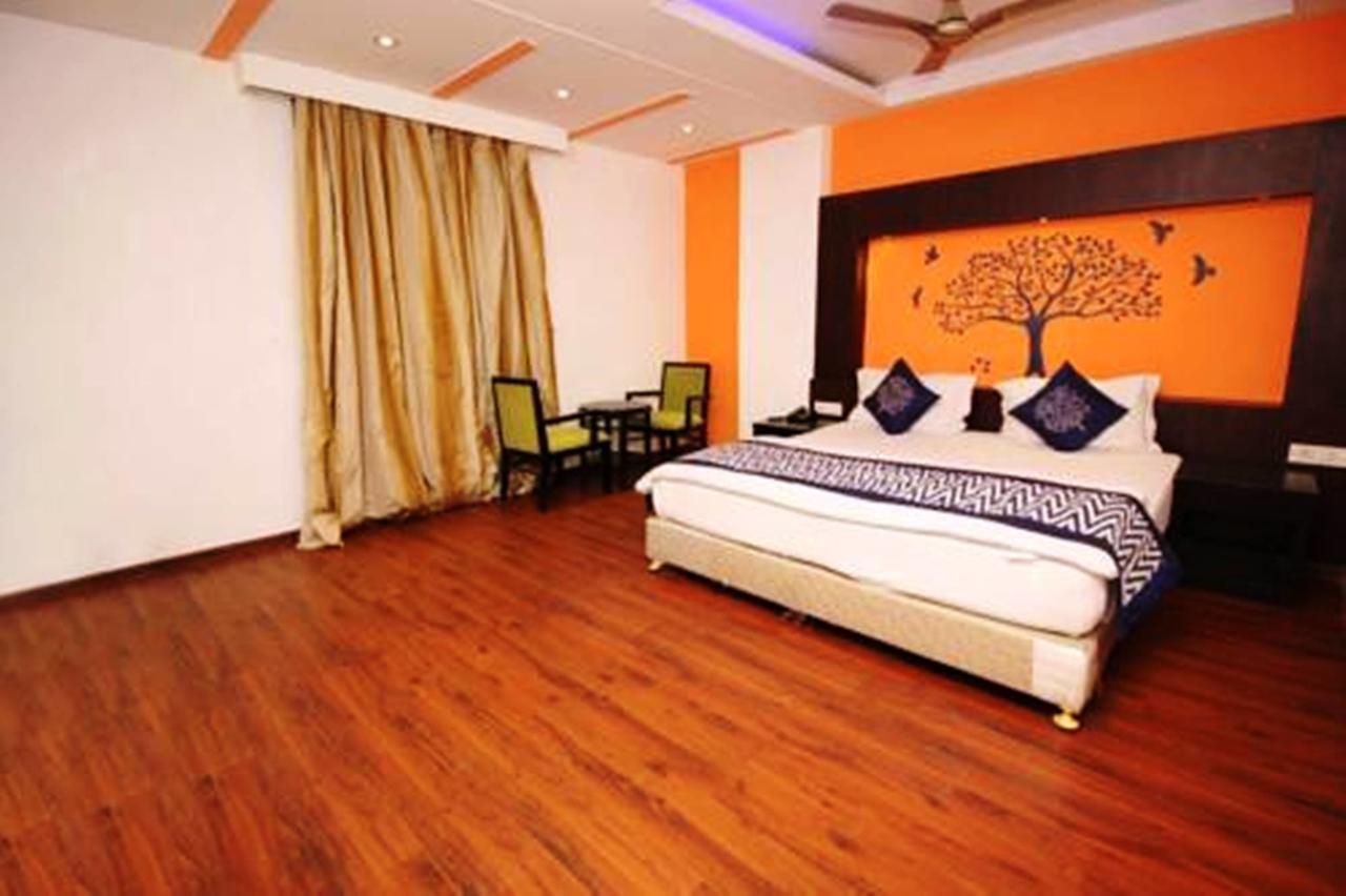 Hotel Vipul Grand Gurgaon Exterior photo