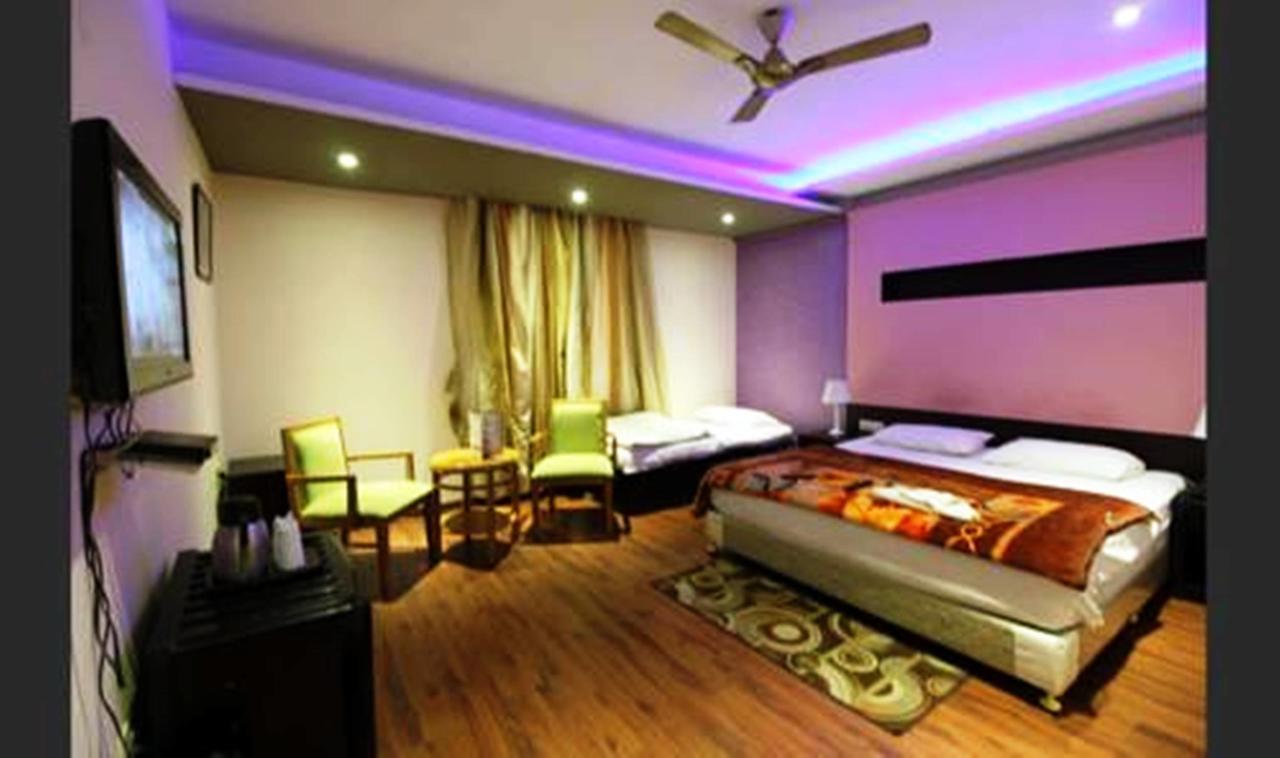 Hotel Vipul Grand Gurgaon Exterior photo