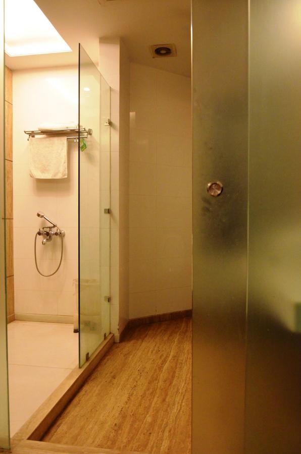Hotel Vipul Grand Gurgaon Exterior photo